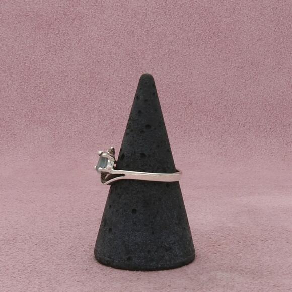 sterling silver dainty oval-cut topaz ring size 6.75 - Picture 2 of 3